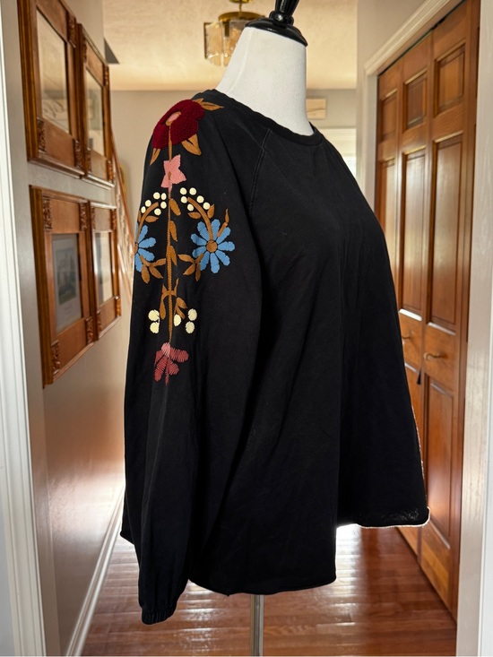 Junarose Tops - Juna Rose by Vero Moda black floral embellished oversized top 
Size Medium boho